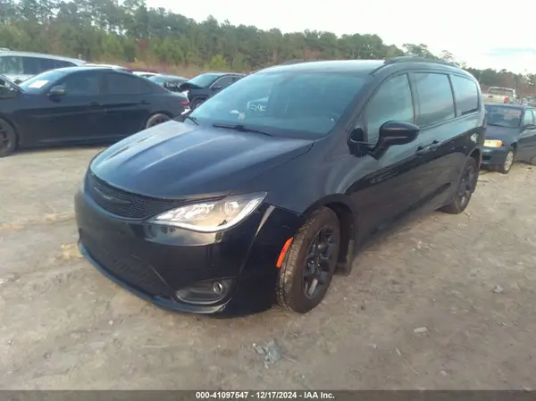 2C4RC1EGXJR256888 2018 CHRYSLER PACIFICA - Image 2