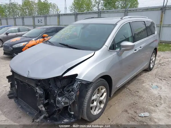2C4RC1EGXJR286828 2018 CHRYSLER PACIFICA - Image 2