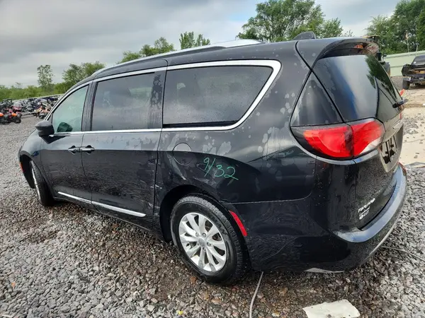 2C4RC1EGXJR291821 2018 CHRYSLER PACIFICA - Image 2