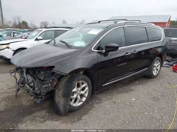 2C4RC1EGXJR293911 2018 CHRYSLER PACIFICA - Image 2