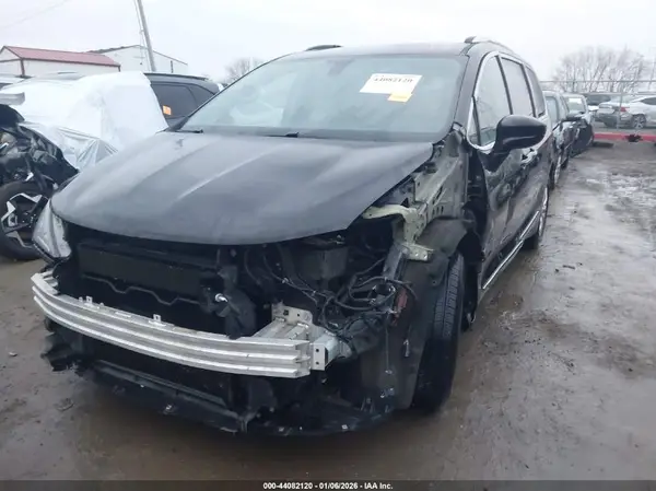 2C4RC1EGXJR310853 2018 CHRYSLER PACIFICA - Image 2