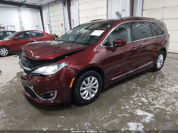 2C4RC1EGXJR323313 2018 CHRYSLER PACIFICA - Image 2