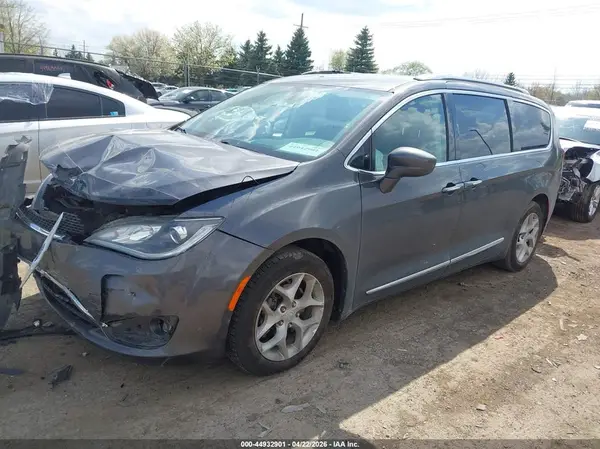 2C4RC1EGXJR352133 2018 CHRYSLER PACIFICA - Image 2