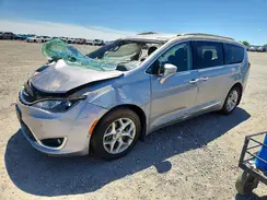 2C4RC1EGXKR505840 2019 CHRYSLER PACIFICA