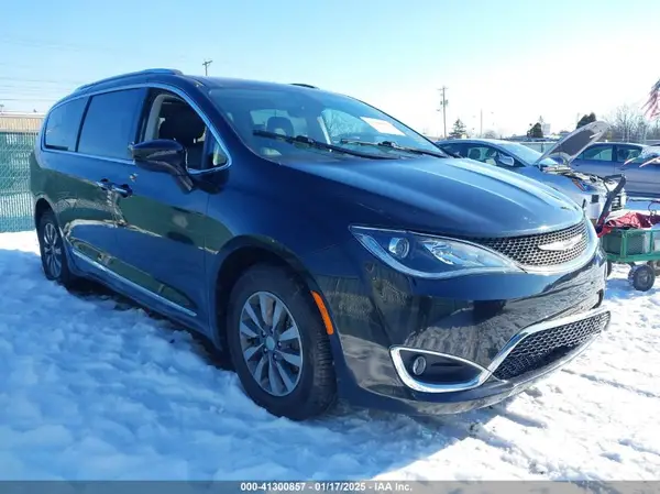 2C4RC1EGXKR617263 2019 CHRYSLER PACIFICA - Image 1