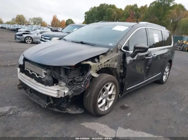 2C4RC1EGXKR702796 2019 CHRYSLER PACIFICA - Image 2