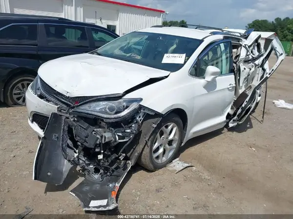 2C4RC1EGXLR136110 2020 CHRYSLER PACIFICA - Image 2