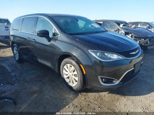2C4RC1FG0JR132658 2018 CHRYSLER PACIFICA - Image 1