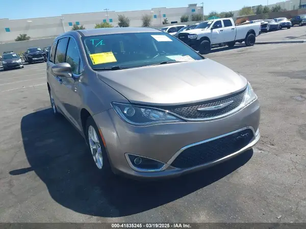 2C4RC1FG0JR150111 2018 CHRYSLER PACIFICA - Image 1