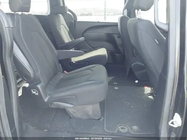 2C4RC1FG0JR198157 2018 CHRYSLER PACIFICA - Image 8