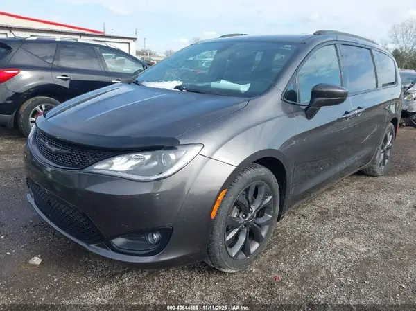 2C4RC1FG0JR227009 2018 CHRYSLER PACIFICA - Image 2