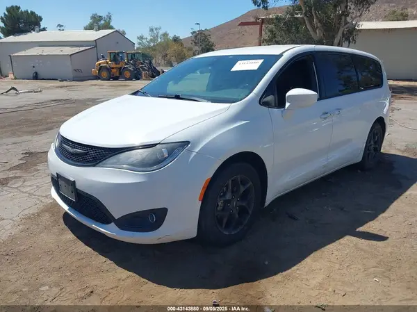 2C4RC1FG0JR287288 2018 CHRYSLER PACIFICA - Image 2