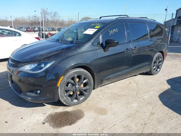 2C4RC1FG0JR333783 2018 CHRYSLER PACIFICA - Image 2