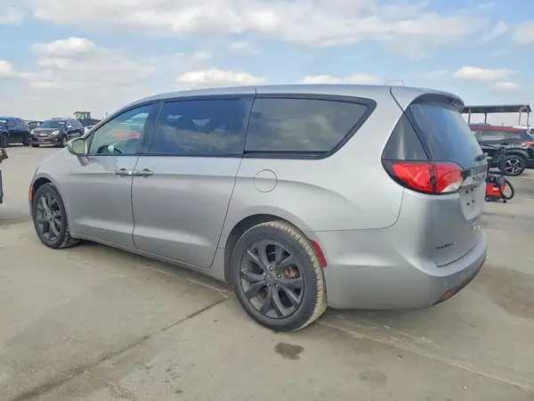 2C4RC1FG0JR357825 2018 CHRYSLER PACIFICA - Image 2