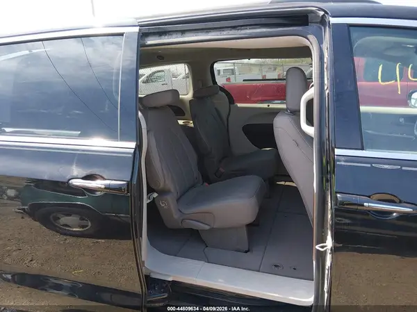 2C4RC1FG0KR528672 2019 CHRYSLER PACIFICA - Image 8