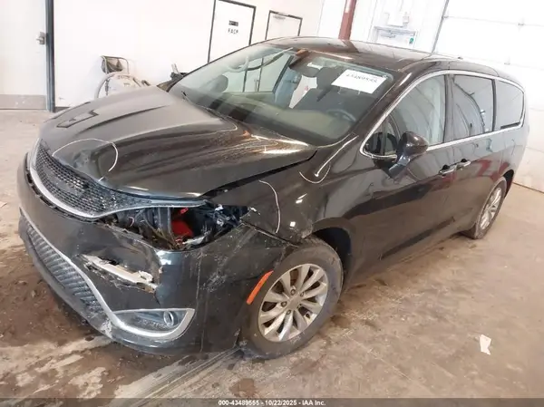 2C4RC1FG0KR721551 2019 CHRYSLER PACIFICA - Image 2