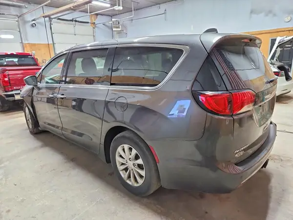 2C4RC1FG0KR733506 2019 CHRYSLER PACIFICA - Image 2