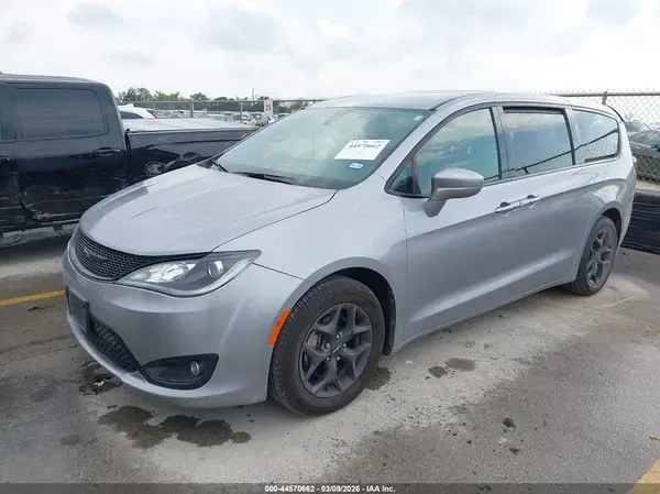 2C4RC1FG0LR270008 2020 CHRYSLER PACIFICA - Image 2