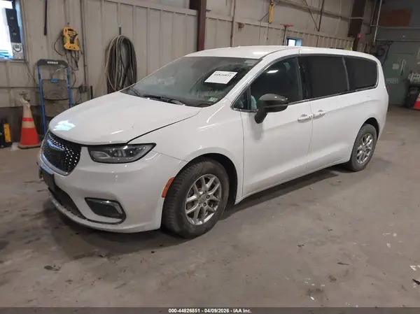 2C4RC1FG0RR135510 2024 CHRYSLER PACIFICA - Image 2