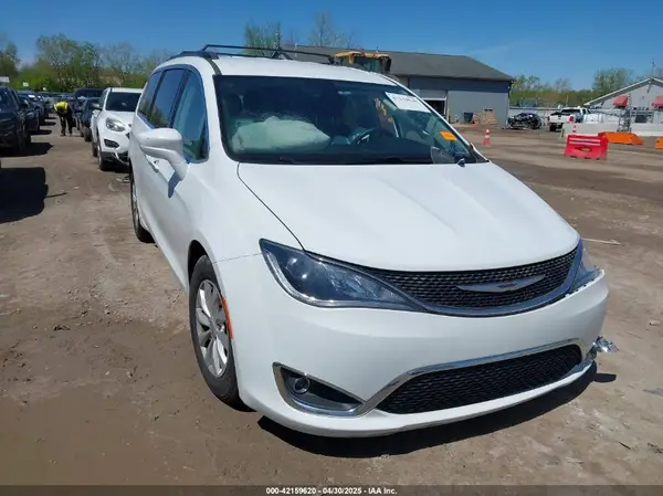 2C4RC1FG1JR109048 2018 CHRYSLER PACIFICA - Image 1
