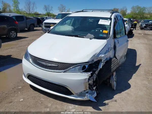 2C4RC1FG1JR109048 2018 CHRYSLER PACIFICA - Image 2