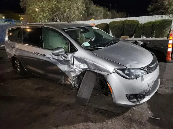 2C4RC1FG1JR126156 2018 CHRYSLER PACIFICA - Image 4