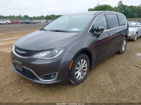 2C4RC1FG1JR133057 2018 CHRYSLER PACIFICA - Image 2