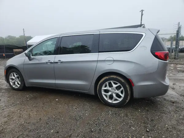 2C4RC1FG1JR158136 2018 CHRYSLER PACIFICA - Image 2