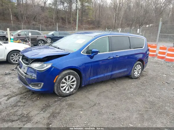2C4RC1FG1JR257023 2018 CHRYSLER PACIFICA - Image 2
