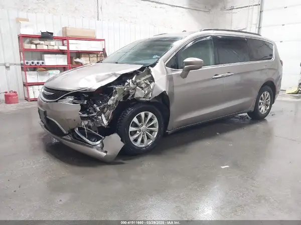 2C4RC1FG1JR278437 2018 CHRYSLER PACIFICA - Image 2