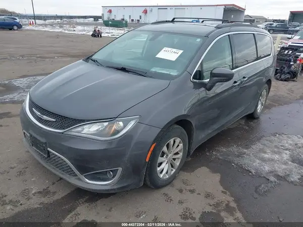 2C4RC1FG2JR101556 2018 CHRYSLER PACIFICA - Image 2
