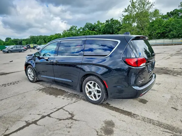 2C4RC1FG2JR122942 2018 CHRYSLER PACIFICA - Image 2