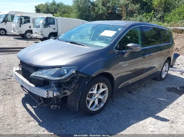 2C4RC1FG2JR126036 2018 CHRYSLER PACIFICA - Image 2