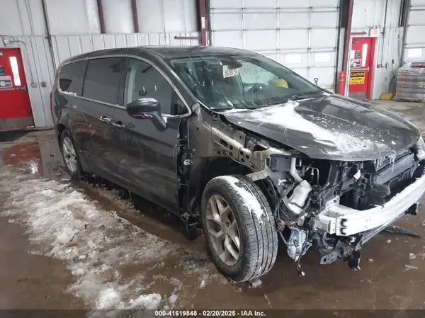 2C4RC1FG2JR197902 2018 CHRYSLER PACIFICA - Image 1