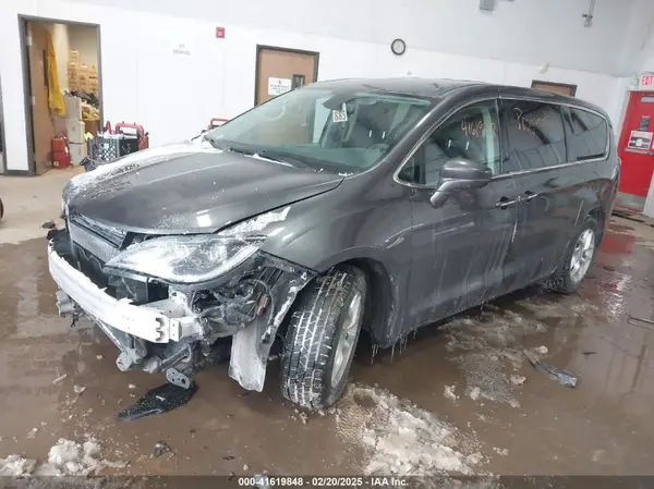 2C4RC1FG2JR197902 2018 CHRYSLER PACIFICA - Image 2