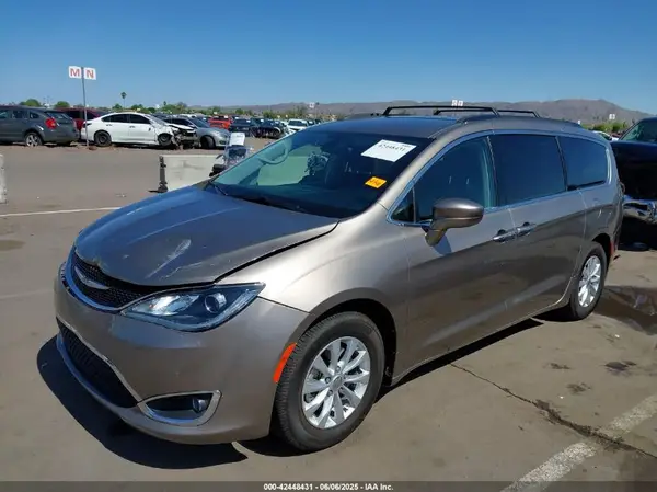 2C4RC1FG2JR212253 2018 CHRYSLER PACIFICA - Image 2
