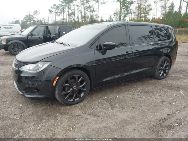 2C4RC1FG2JR227058 2018 CHRYSLER PACIFICA - Image 2
