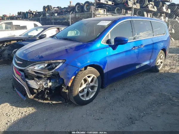2C4RC1FG2JR227982 2018 CHRYSLER PACIFICA - Image 2