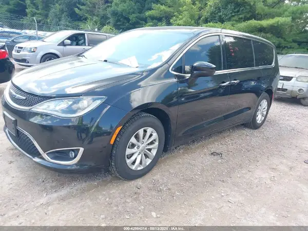 2C4RC1FG2JR277765 2018 CHRYSLER PACIFICA - Image 2