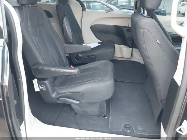 2C4RC1FG2JR277765 2018 CHRYSLER PACIFICA - Image 8