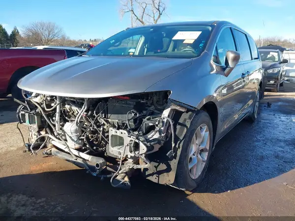 2C4RC1FG2JR293352 2018 CHRYSLER PACIFICA - Image 2