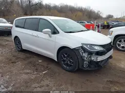 2C4RC1FG2JR365733 2018 CHRYSLER PACIFICA