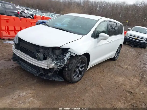 2C4RC1FG2JR365733 2018 CHRYSLER PACIFICA - Image 2