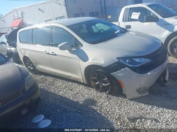 2C4RC1FG2KR610208 2019 CHRYSLER PACIFICA - Image 1