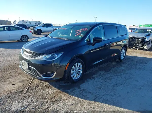 2C4RC1FG2KR666374 2019 CHRYSLER PACIFICA - Image 2