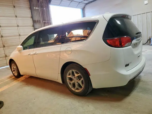 2C4RC1FG3JR102070 2018 CHRYSLER PACIFICA - Image 2
