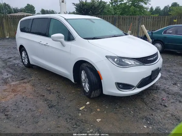 2C4RC1FG3JR102912 2018 CHRYSLER PACIFICA - Image 1
