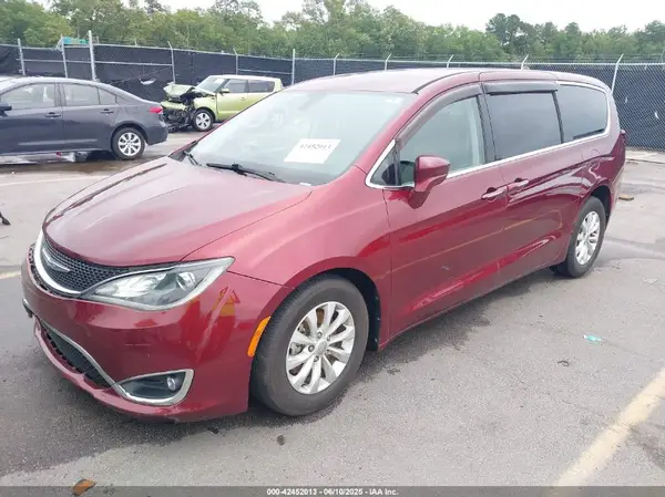 2C4RC1FG3JR108516 2018 CHRYSLER PACIFICA - Image 2
