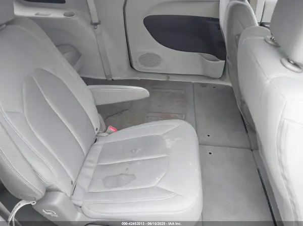 2C4RC1FG3JR108516 2018 CHRYSLER PACIFICA - Image 8