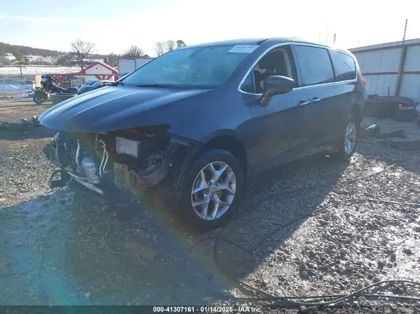 2C4RC1FG3JR125607 2018 CHRYSLER PACIFICA - Image 2